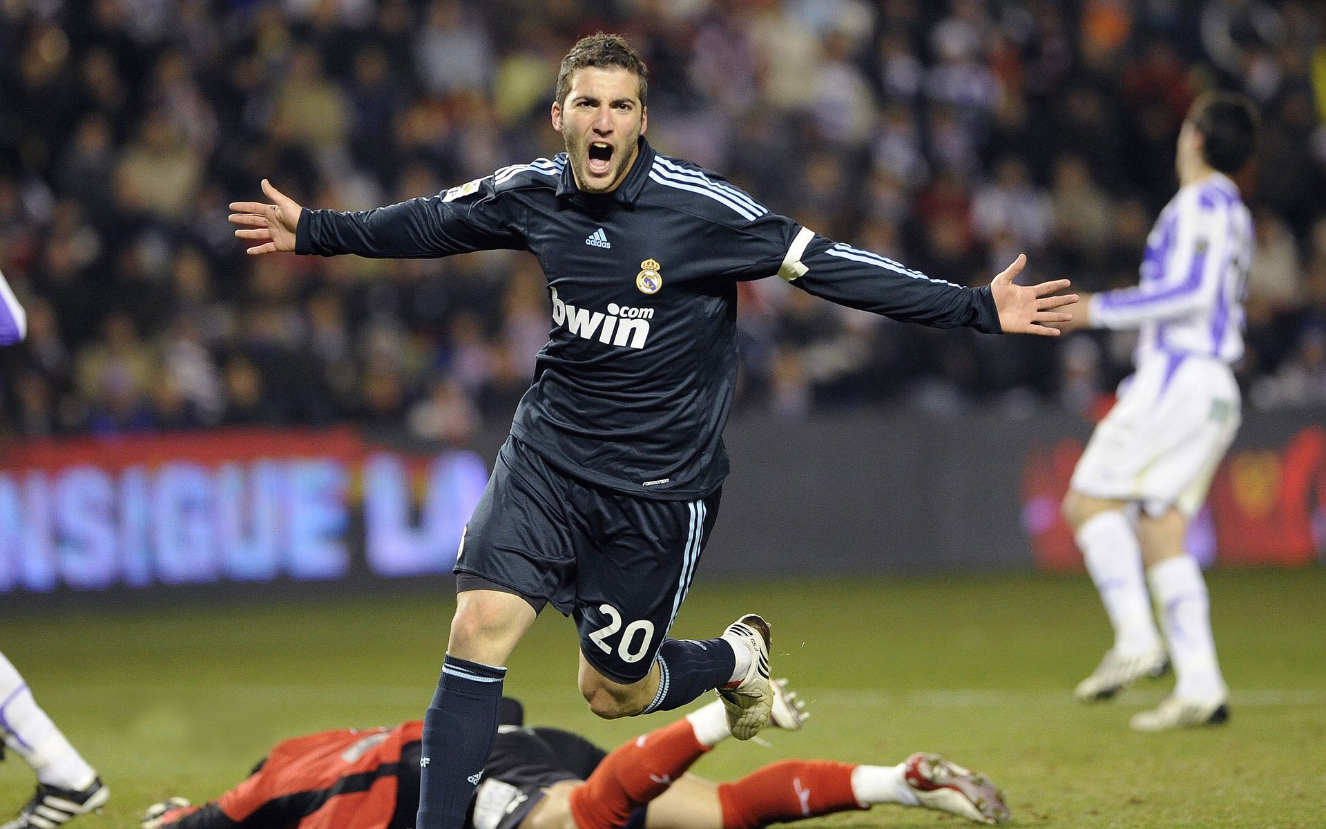 英超球员赛后恢复曲线数据驱动个性化训练方案设计